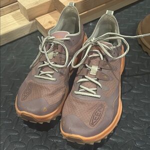 KEEN Women's Mauve and Orange Hiking Shoes